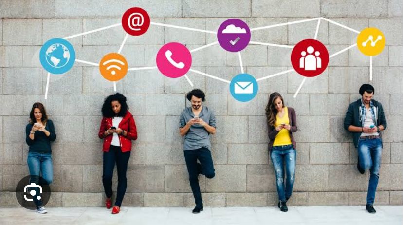 HOW SOCIAL MEDIA HAS INFLUENCED AND HELPED THE SOCIETY